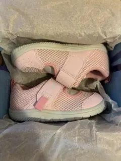 ASICS ピンク メッシュサンダル