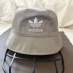 adidas originals バケハ バケットハット カーキ ベージュグレー