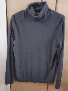 【ユニクロ】ダークグレー タートルネック　ヒートテック ニット