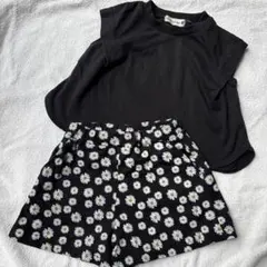 黒Tシャツと花柄ショートパンツセット　90