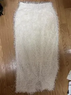 ホワイトファー風タイトスカート