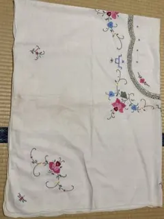 刺繍入りテーブルクロス アンティーク 花柄　難あり　used 昭和レトロのサムネイル