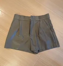 ZARA タック入り ブラウンショートパンツ