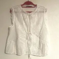 ZARA刺繍入りホワイトノースリーブ