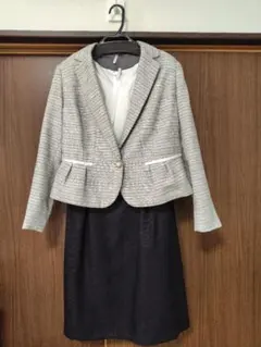 レディーススーツ　ワンピース・ジャケット　19号