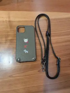 ファミリアiPhone13カバー（ストラップ付き）