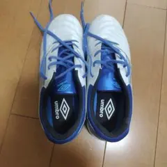 Umbro フットサルシューズ ホワイト ブルー23cmのサムネイル