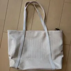 ホワイト クロコダイル型押し トートバッグA4