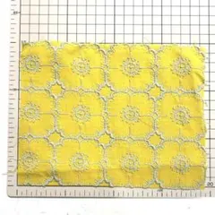 ミナペルホネン　はぎれ　マスタードイエローのanemone