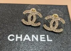 美品✨️箱付　CHANEL ピアス　A20 K ココ ゴールド ラインストーン 美品✨️箱付 CHANEL ピアス A20 K ココ ゴールド ラインストーン