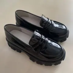Nice Claup ブラック エナメル ローファーのサムネイル