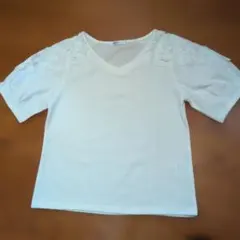 amelier 花柄レース袖 VネックTシャツのサムネイル