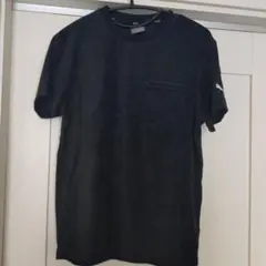 PUMA ポケット付き黒Tシャツ