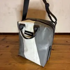 モノトーン色★FREITAG F76★LEO★PC収納トートバッグのサムネイル
