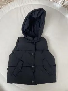 ZARA 黒 フード付きダウンベスト 98cm