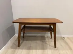 ブラウン木製ダイニングテーブル