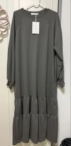 ★タグ付き新品★長袖ワンピース　フリル裾　グレー(L)