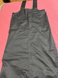 黒のサロペット・オーバーオール スタディオクリップ