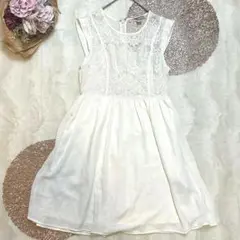 美品【フォーエバートゥエンティーワン】レースワンピース Sサイズ 白 刺繍