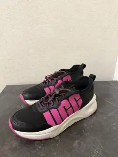 UGG スニーカー ブラック×ピンクのサムネイル