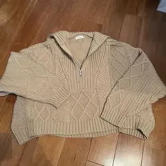 SALOON ベージュ ケーブルニット ジッパーネック