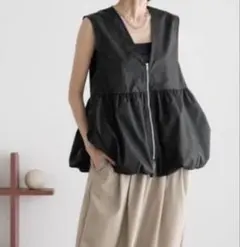 LOWRYS FARM ブラック フレアベスト