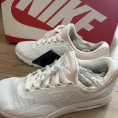NIKE AIR MAX ZERO ESSENTIAL