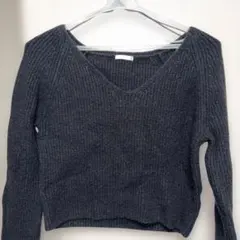 GU Vネックセーター