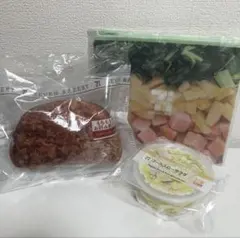 セブンイレブン フラットポーチ パン型クッション キャップデリキャニスターセット