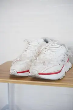 Reebokリーボック ホワイト/レッド スニーカー