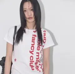 ホワイト Tシャツ 赤色ロゴプリント