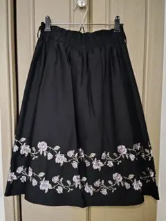 アクシーズファム☆黒のバラ刺繍フレアスカート M