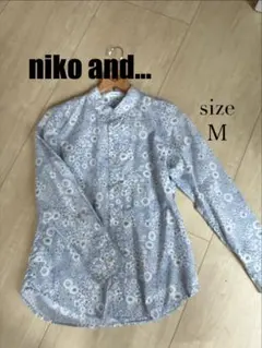 niko and... 花柄シャツブラウス春カラー　Ｍ