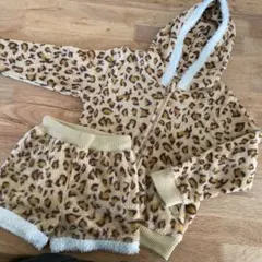 ヒョウ柄ジャケットとショートパンツセット