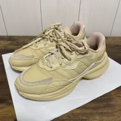 アディダス　アディダスオリジナルス　スニーカー　ベージュ　厚底