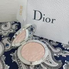 ディオールスキン フォーエヴァー グロウ ルミナイザー　03ピンクヘイロー