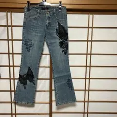 蝶の刺繍デニムフレアパンツ