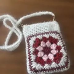 ハンドメイド ✴︎かぎ編みレトロ風スマホポシェット✴︎
