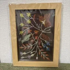 植物と鳥の刺繍アート