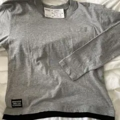 グレー長袖Tシャツ