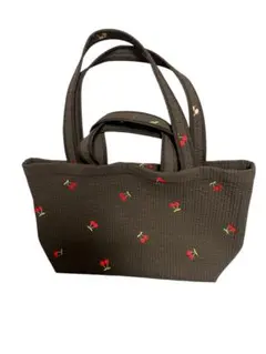 【新品未使用】ヌビバッグ　 チェリー刺繍 キルティングトートバッグ