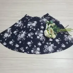 [美品]INGNI 花柄ネイビースカート M