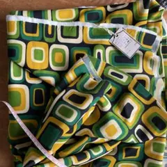 レトロな幾何学模様 ポリエステル生地 Mサイズホコモモラ、シビラテイスト