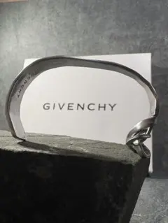 Givenchyバングル