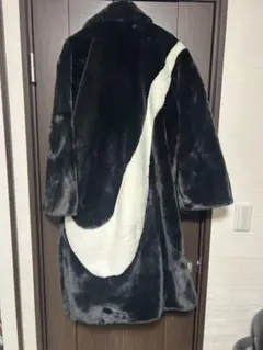 NIKE XL ファーコート 黒と白