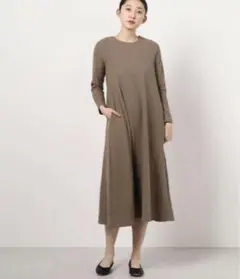 ビーミングバイビームス 長袖　ロングワンピース　ベージュ　秋冬　秋服　冬服