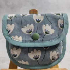 ＜薄青＞ハンドメイド　チューリップ　ポケット付小物ポーチ　【６４８】