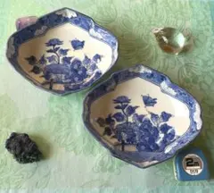 古伊万里　染付　蝶々　牡丹　生垣　瓢箪　墨弾き　変形皿　2客