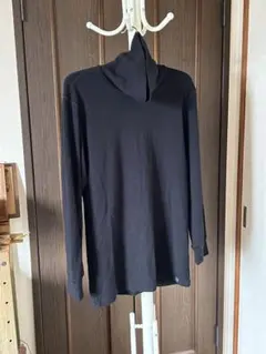 ヒートテック　黒のタートルネック長袖カットソー