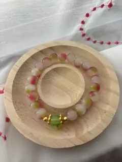ハンドメイド　ピンクと緑のガラスビーズブレスレット